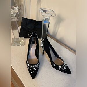 NEW W DUST BAGS White House Black Market Black Velvet With Pearls Heels Pumps 9M